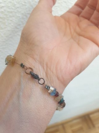 Pulsera multicolor con piedras naturales