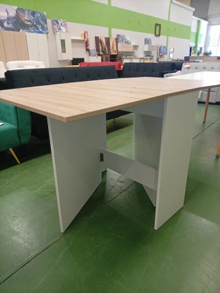 Mesa de comedor madera.