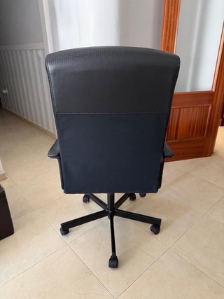 Sillón de escritorio cuero negro buen estado