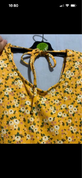 Vestido corto floral amarillo
