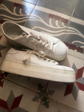Zapatilla Massimo Dutti Blanca  39 grande como 40