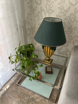 Mesa auxiliar cristal y metal