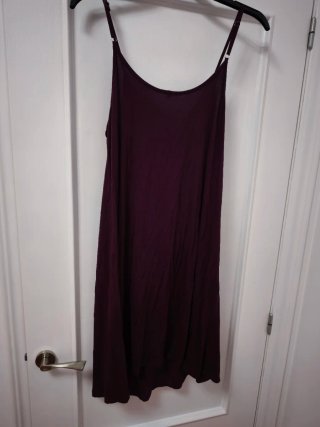 Vestido premamá burdeos