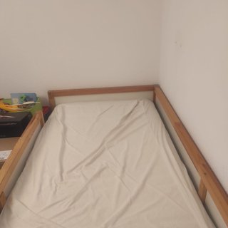 Cama IKEA reversible madera y blanco