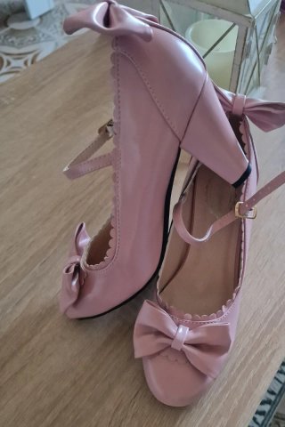 Zapatillas rosas con lazo y tira