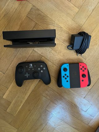 Nintendo Switch + Accesorios originales y caja