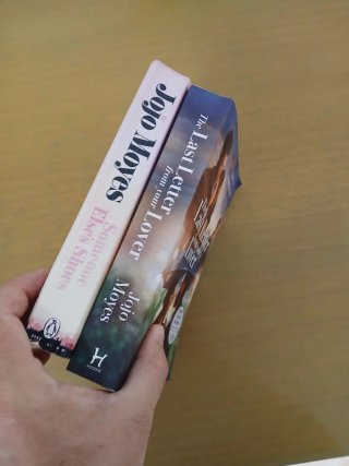 2 libros Moyes jojo, ingles