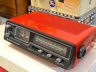 Reloj Despertador Sanyo Flip Radio AM/FM