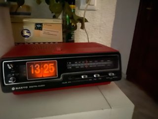Reloj Despertador Sanyo Flip Radio AM/FM