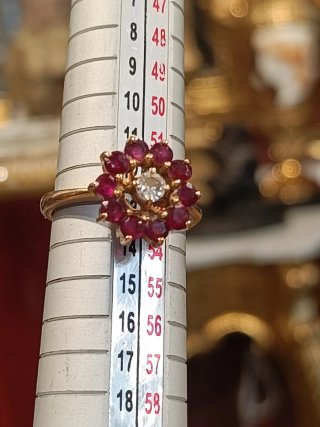 ESPECTACULAR ANILLO ELABORADO EN ORO 18K RUBÍES
