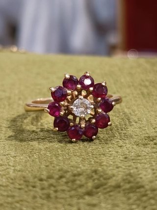 ESPECTACULAR ANILLO ELABORADO EN ORO 18K RUBÍES