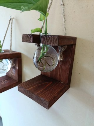 Vaso in legno con fioriera in vetro