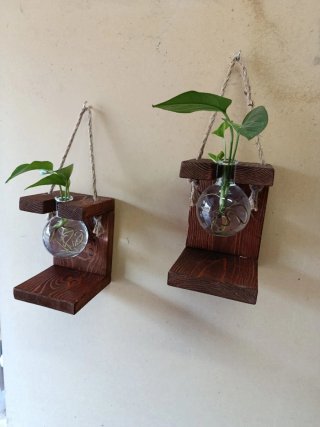 Vaso in legno con fioriera in vetro