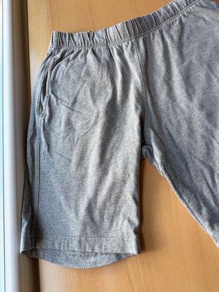Pantalón corto Nike gris básico