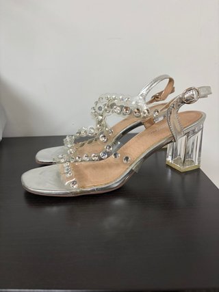 Zapatos de tacón 7cm plateados. Un único uso