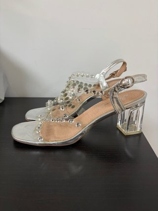 Zapatos de tacón 7cm plateados. Un único uso