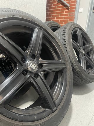 Llantas Negras 17' 225/45 (4 unidades)