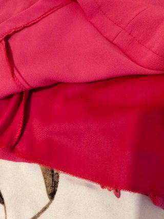 Camisa rosa con volantes