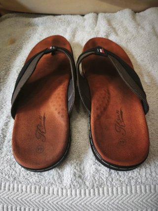 ​Chanclas de dedo R. Jota Ka - Talla 44