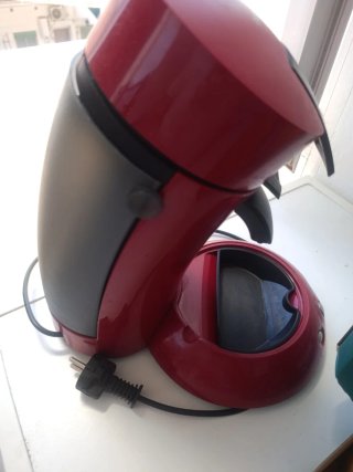 Cafetera Senseo Roja.  NO FUNCIONA  Para piezas