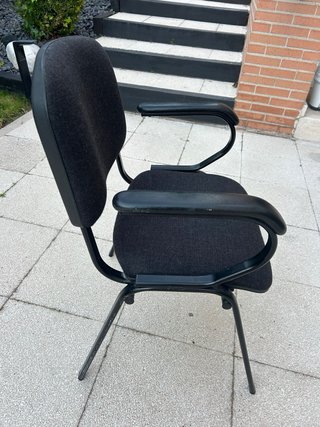 Silla de oficina con brazos de cuero