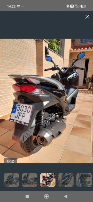 Kawasaki J300 Maxi Scooter Negra