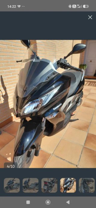 Kawasaki J300 Maxi Scooter Negra