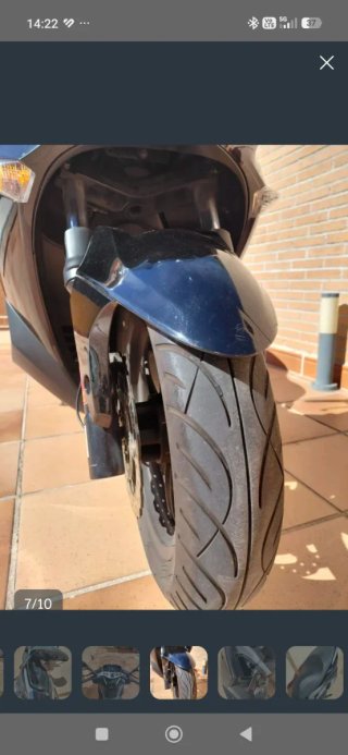Kawasaki J300 Maxi Scooter Negra