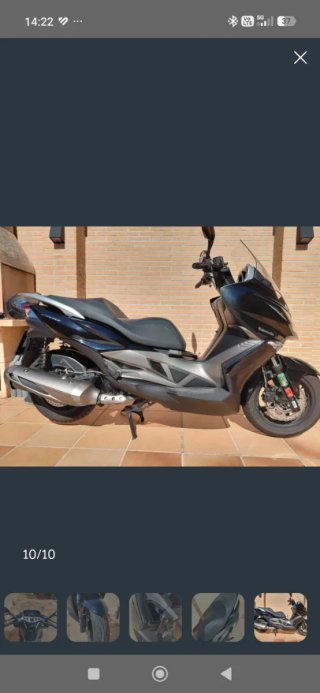 Kawasaki J300 Maxi Scooter Negra