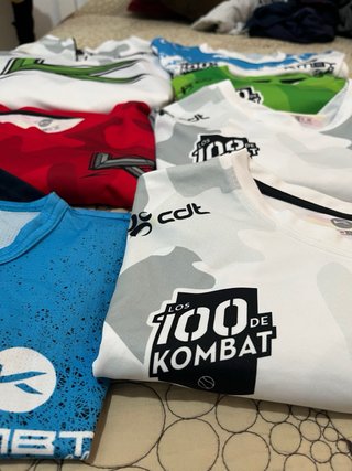 Pack 6 Camisetas Kombat Padel + 1 Sudadera