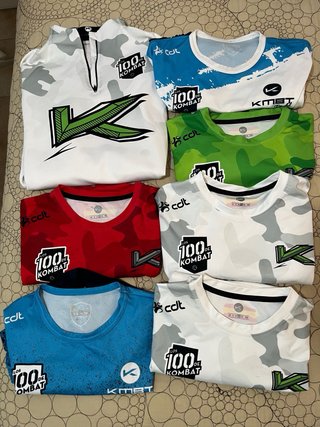Pack 6 Camisetas Kombat Padel + 1 Sudadera