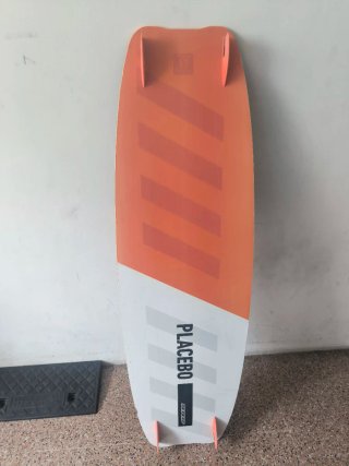 Tabla Kitesurf Roberto Ricci Designs más barra