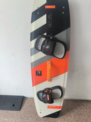 Tabla Kitesurf Roberto Ricci Designs más barra