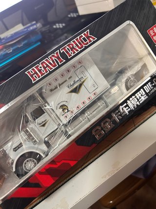 Camión Die-Cast con Luces y Sonido