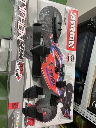 Arrma  Typhon Mega convertido a gt 3s