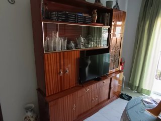 Mueble vitrina salón antiguo madera y cristal