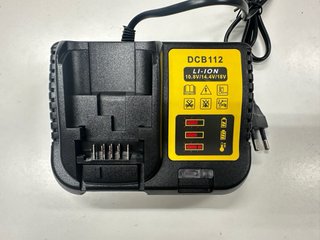 Cargador y 2 Baterías DCB112