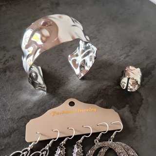 Set gioielli argentato: bracciale, anello, orecchi