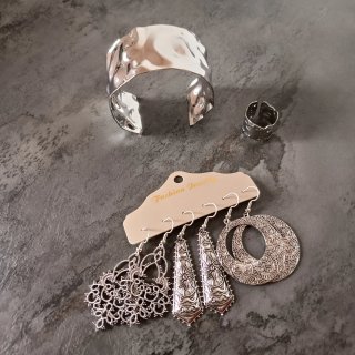 Set gioielli argentato: bracciale, anello, orecchi