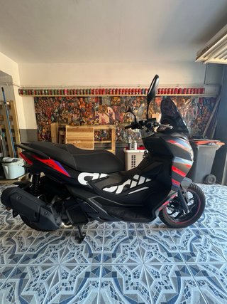 Aprilia SR GT 125 Réplica