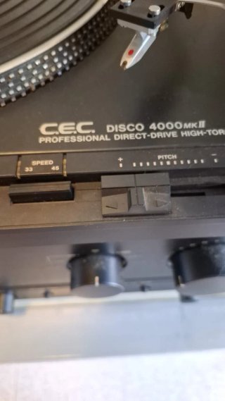 Set audio con altoparlanti e giradischi