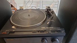 Set audio con altoparlanti e giradischi
