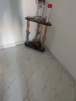 Mesa auxiliar cristal y madera