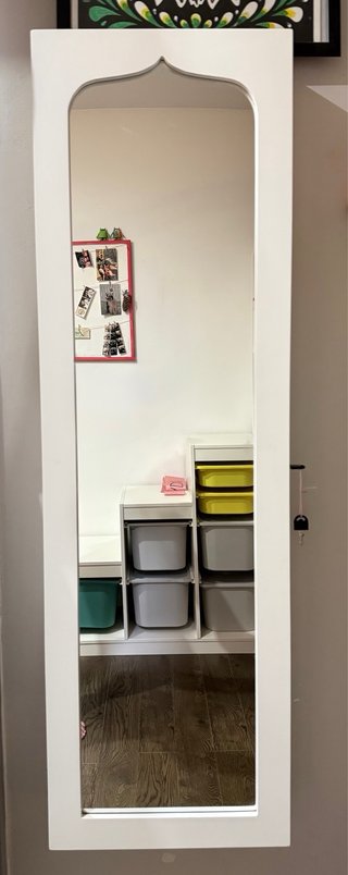 Joyero de pared blanco con espejo