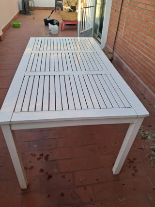 Mesa de terraza de madera blanca
