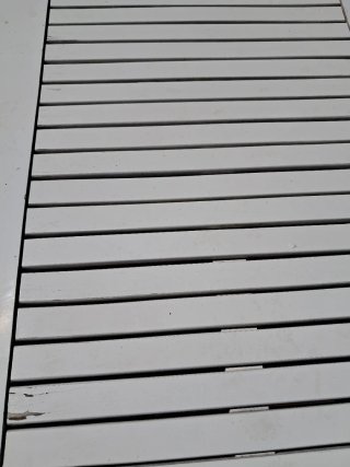 Mesa de terraza de madera blanca