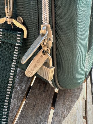 Maleta de mano / Neceser de viaje rígido verde