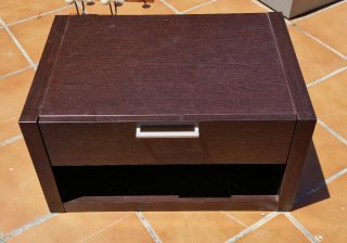 Mesita de noche de madera