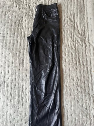 Pantalones efecto piel negros