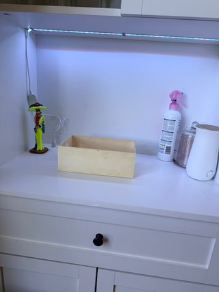 Alacena blanca de madera
